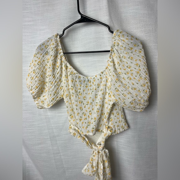 NEW WITH TAGS Lulu's Floral Cottagecore Coquette Wrap Puff Sleeve Crop Top - Picture 4 of 6